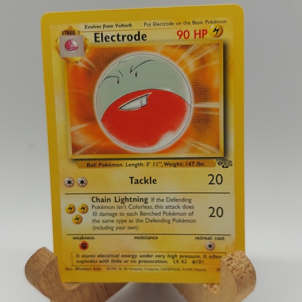 Vintage 1999 Pokemon Electrode 18/64 Rare/ Jungle